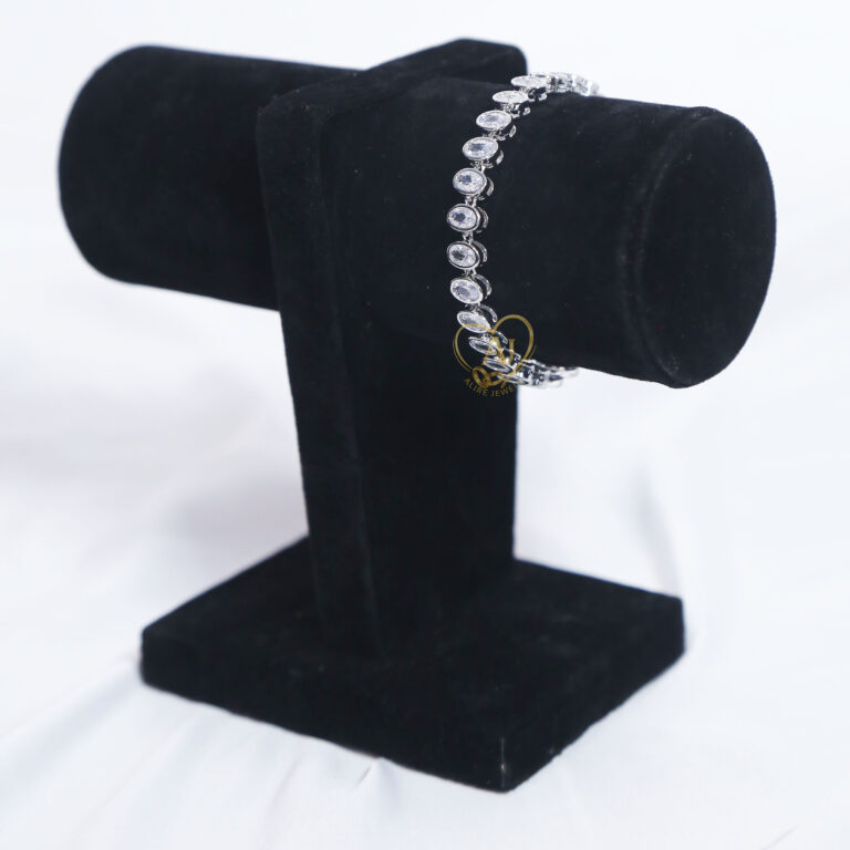 Oval-cut zircon tennis bracelet for women Luxury silver zircon bracelet bridal wear Elegant zircon tennis bracelet party jewelry