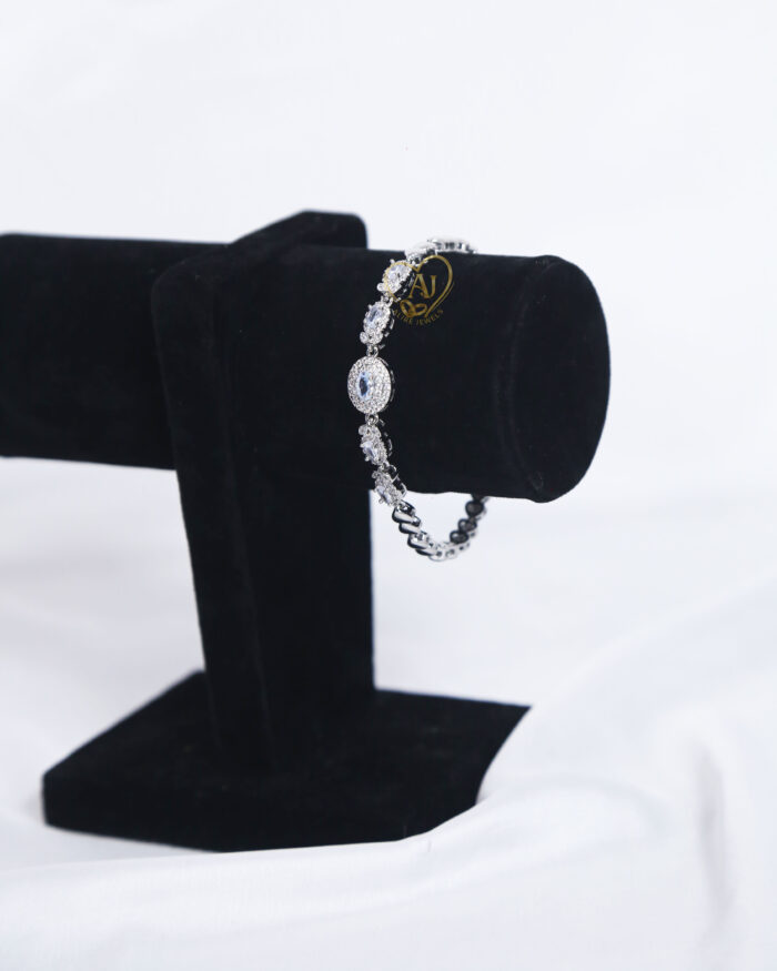 Royal Oval Zircon Bracelet – Elegance on Your Wrist - Image 3