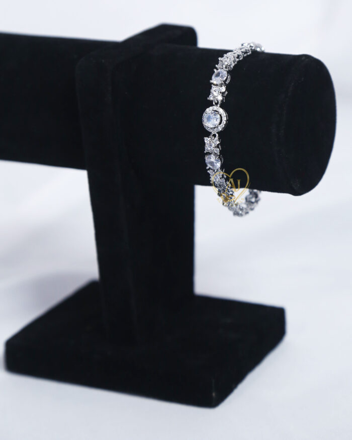 Round halo zircon bracelet for women Luxury zircon bracelet with halo centerpiece Elegant silver zircon bracelet gift