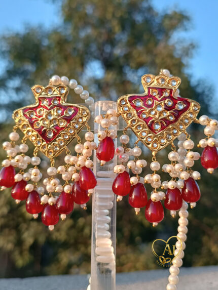 Regal Teardrop Kundan Earrings – 24K Gold Plated with Pearls. Luxury kundan earrings with teardrop design and cluster pearls. Traditional bridal kundan earrings with anti-tarnish guarantee